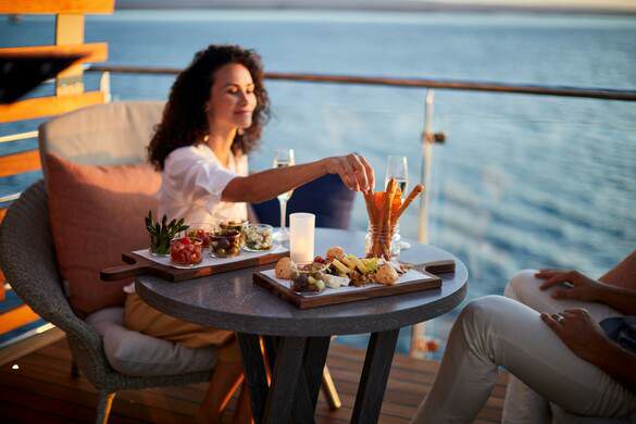 Celebrity Flora - Glamping 1, ©CEL.jpg